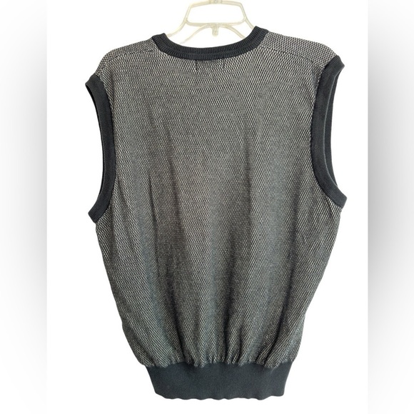 VTG Descente Golf  100% Cotton Gray & Black Sweater Vest
Kurt Cobain Mr Rodgers - Picture 2 of 10